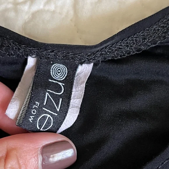 Onziie Yoga Top with Side Cutouts - Picture 5 of 5